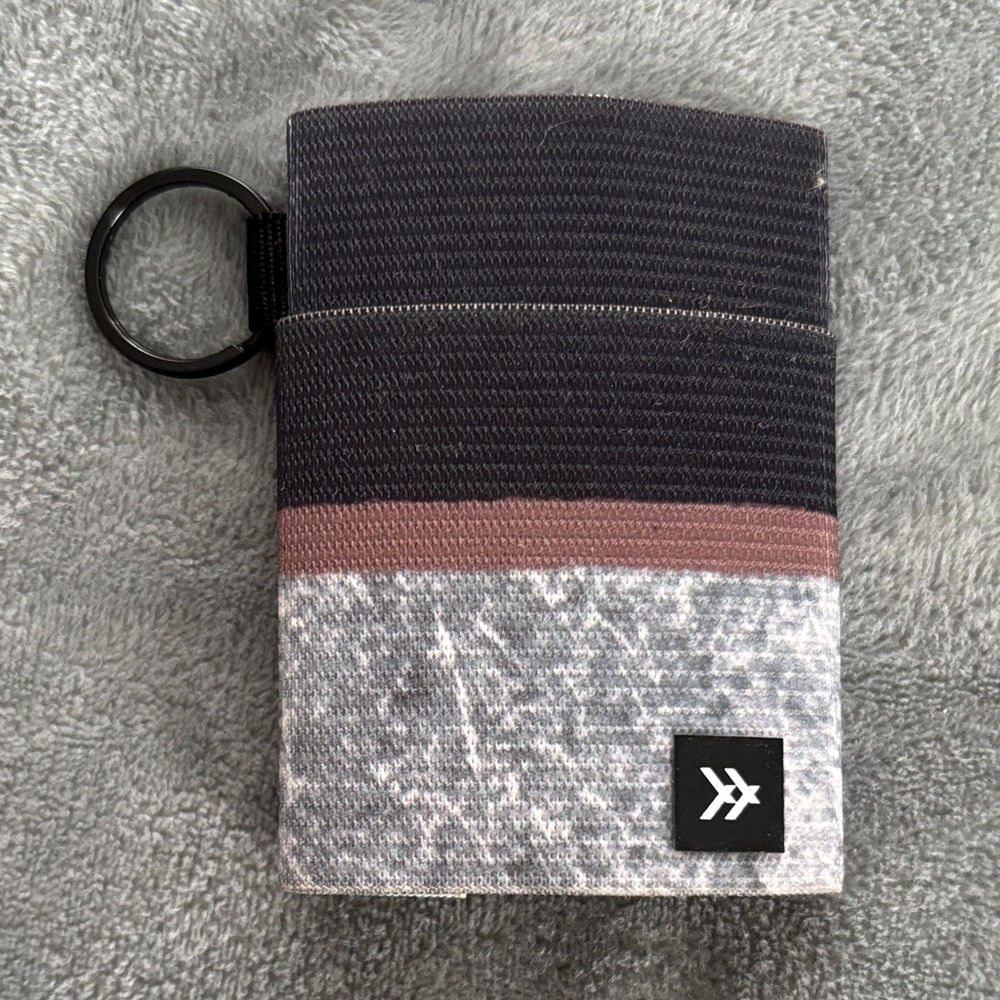 Thread elastic wallet - like new